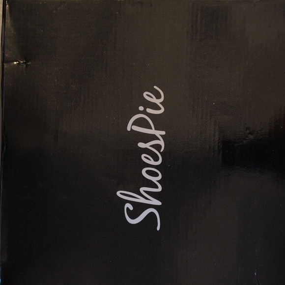 Elegant Gold and Silver High Heels - Picture 4 of 7